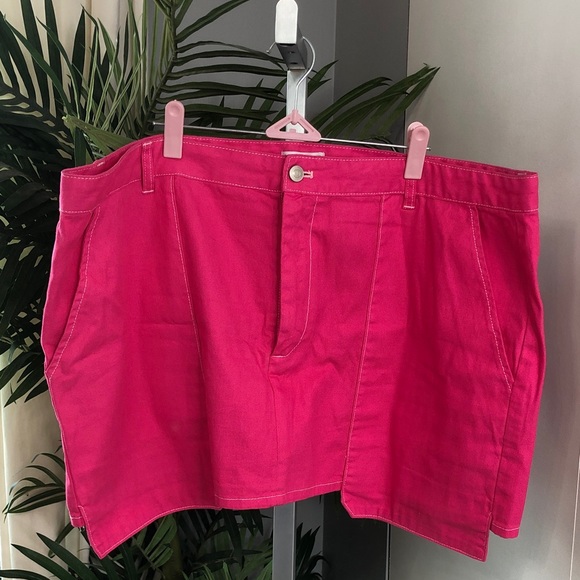 Fashion Nova Hot Pink Skirt with Front Pockets - Picture 3 of 10